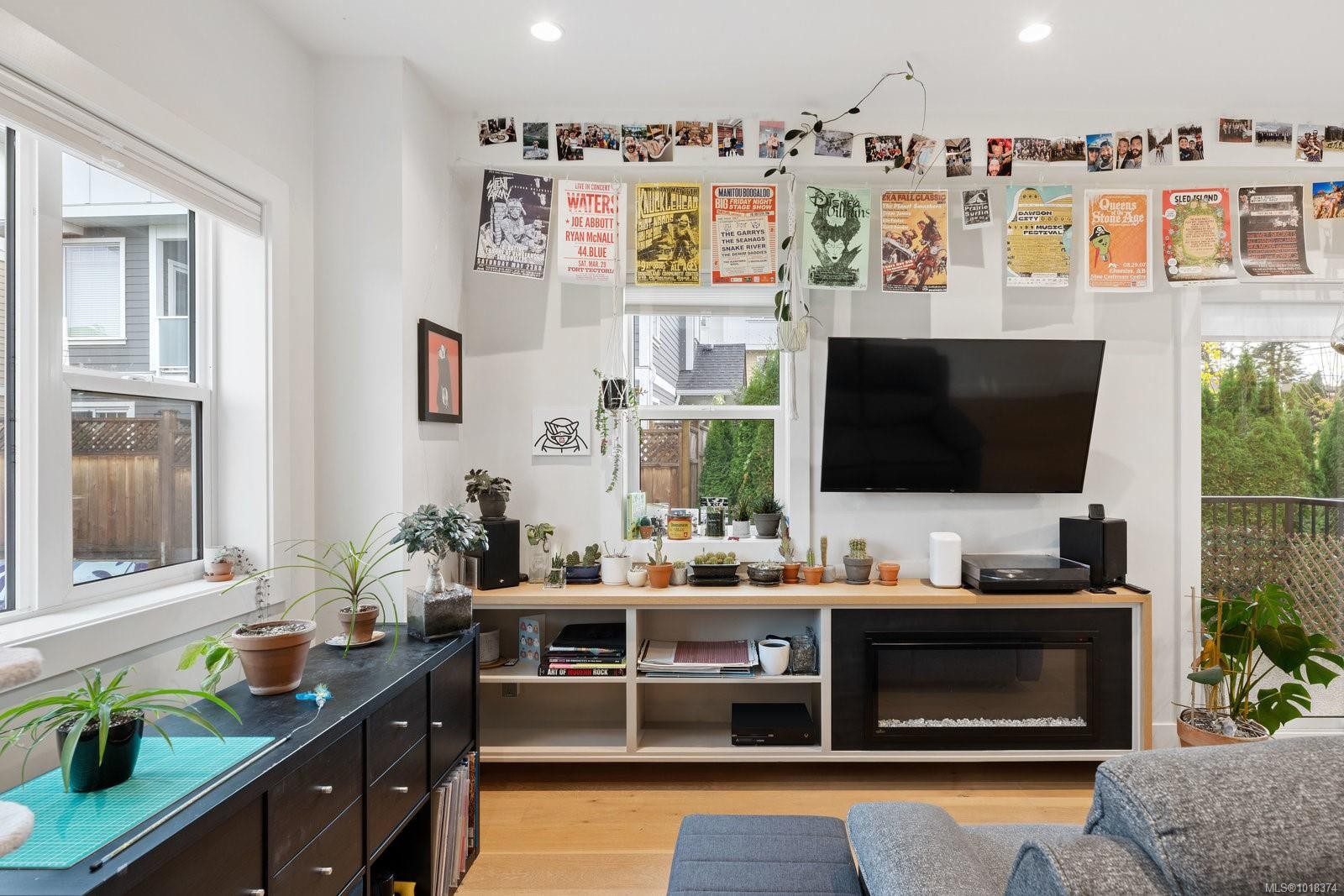 6-937 Colville Rd, Esquimalt, BC