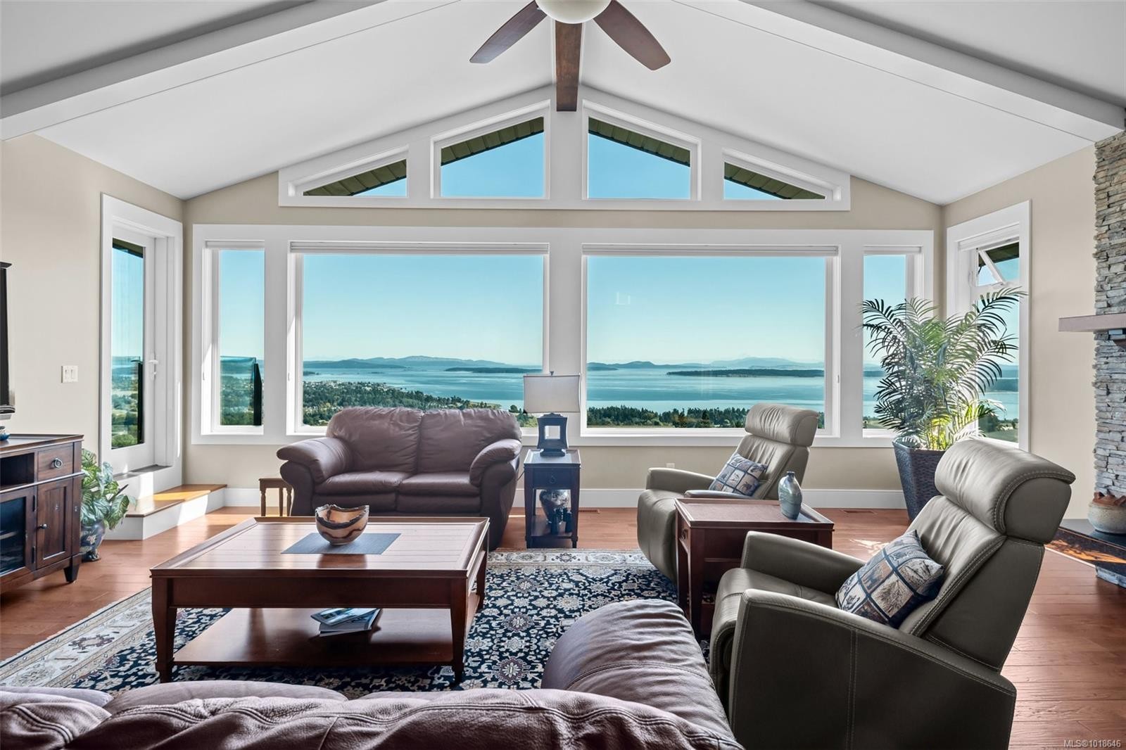 8874 Park Pacific Terr, North Saanich, BC