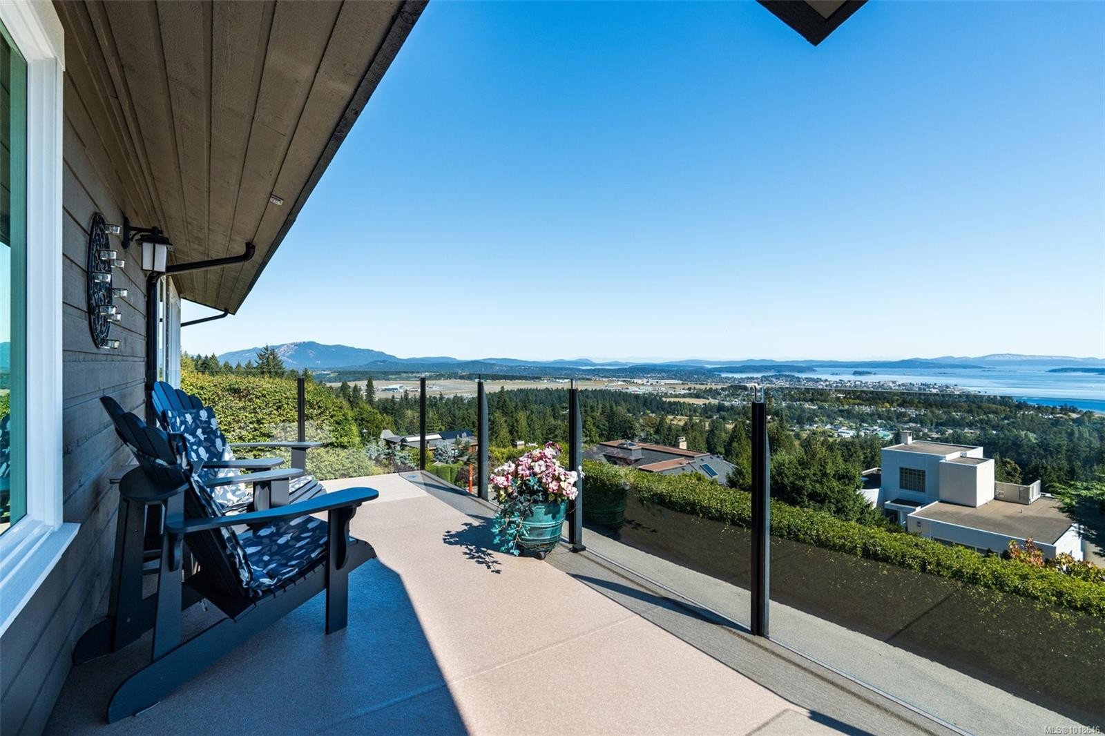 8874 Park Pacific Terr, North Saanich, BC