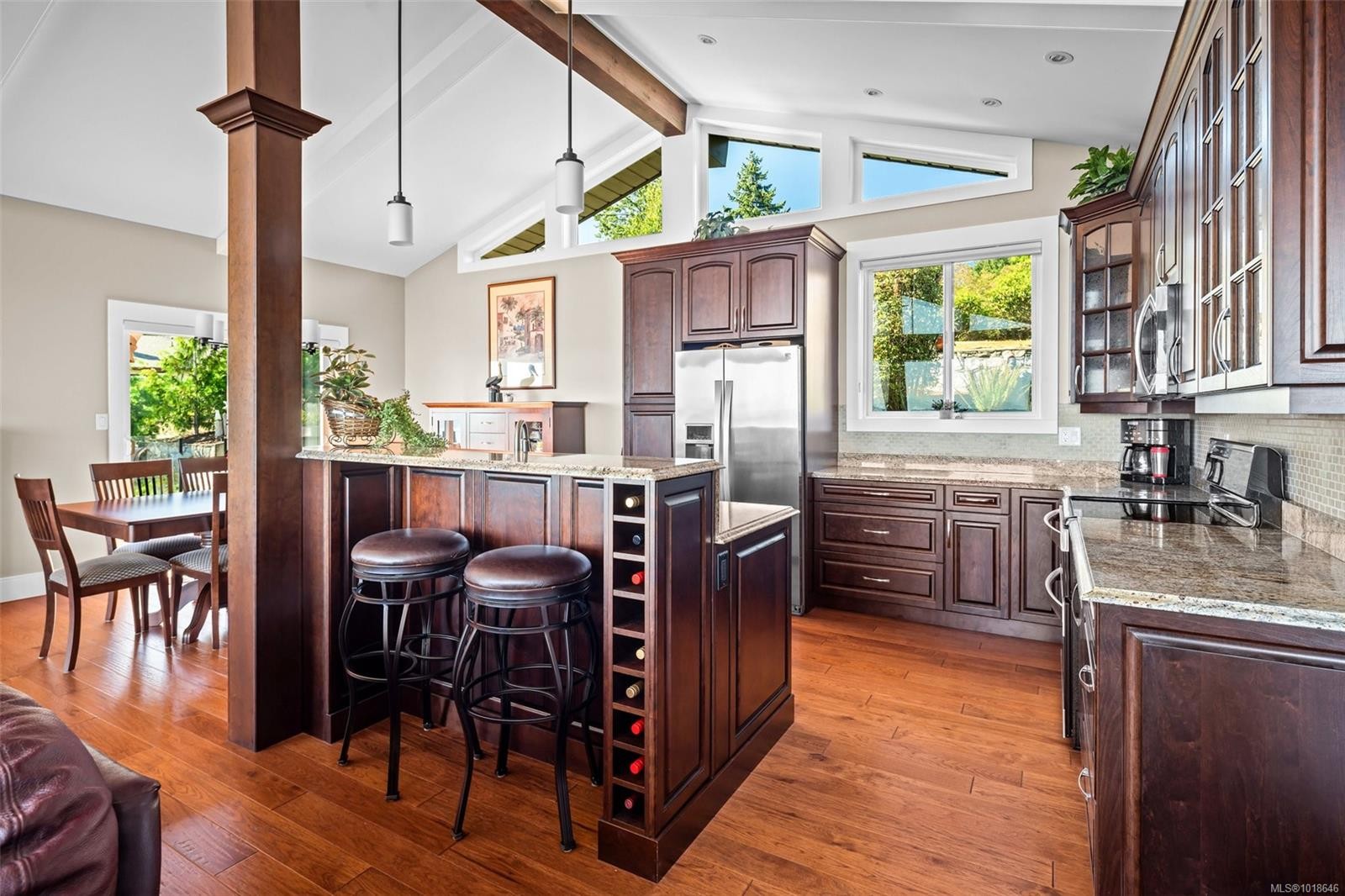 8874 Park Pacific Terr, North Saanich, BC