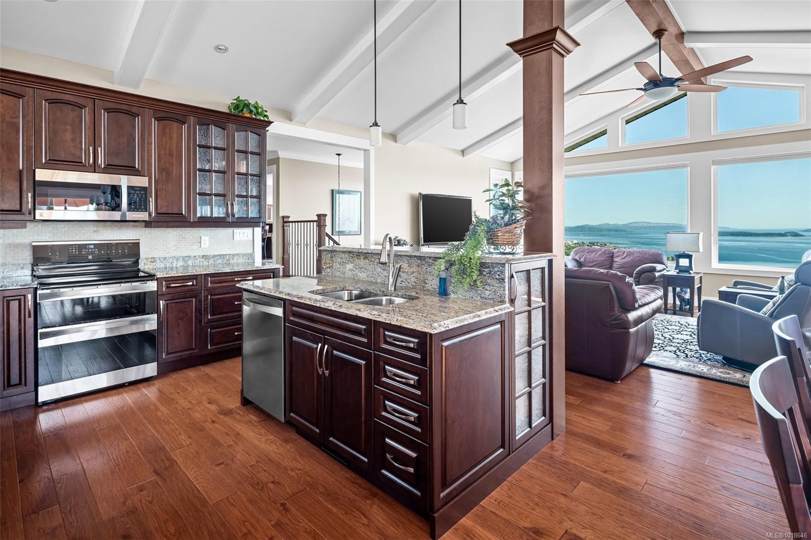 8874 Park Pacific Terr, North Saanich, BC