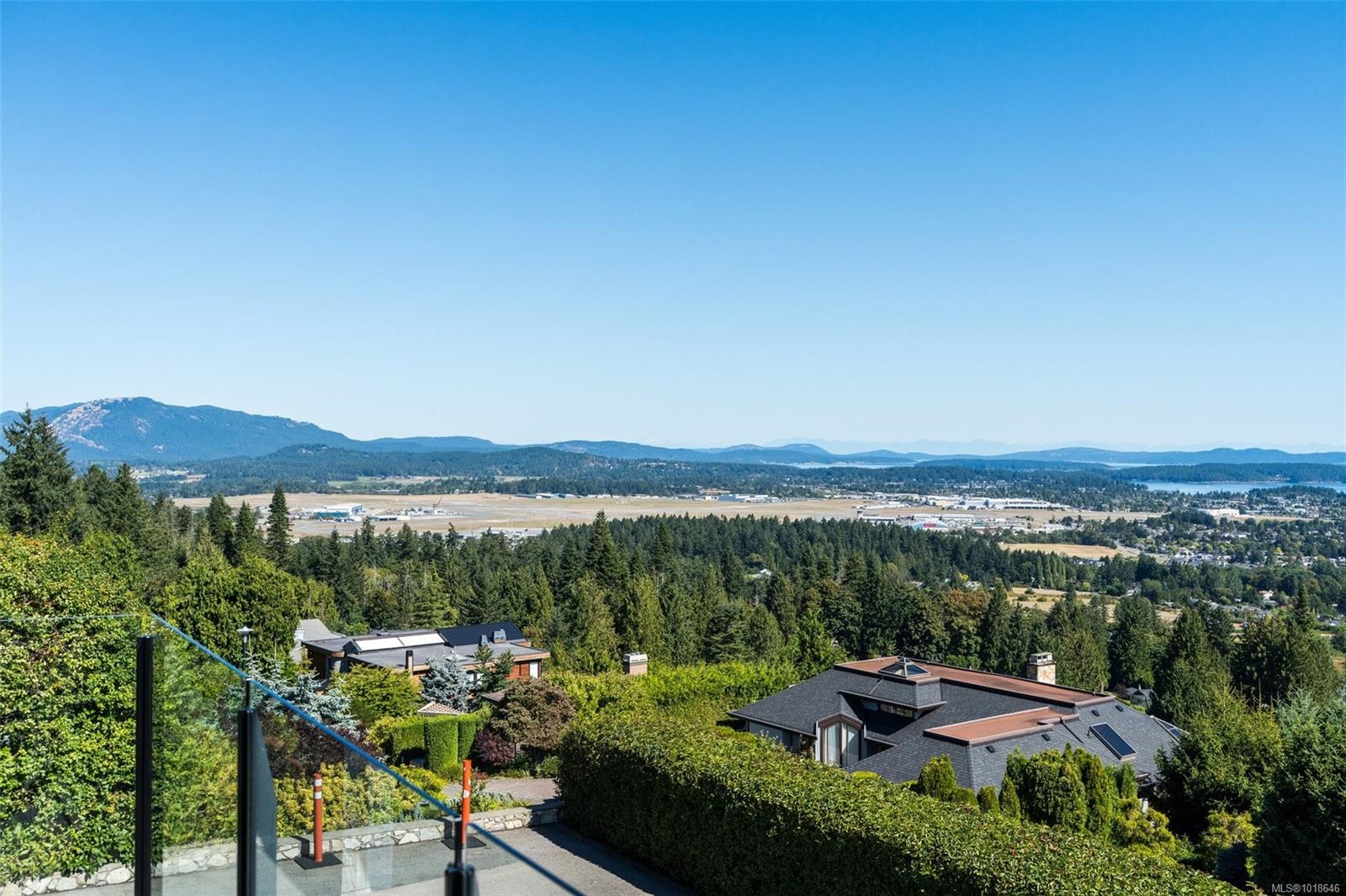 8874 Park Pacific Terr, North Saanich, BC