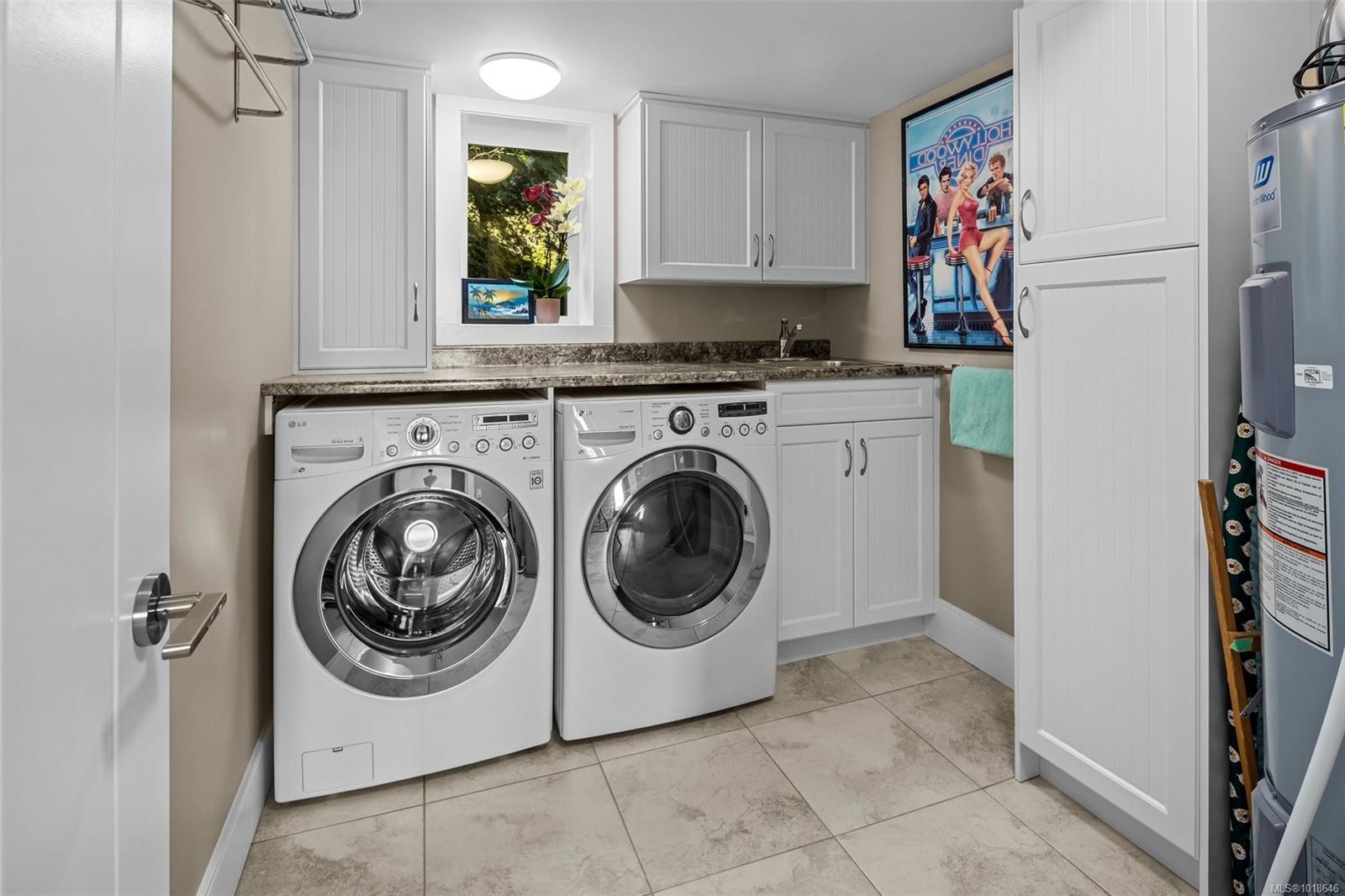 8874 Park Pacific Terr, North Saanich, BC