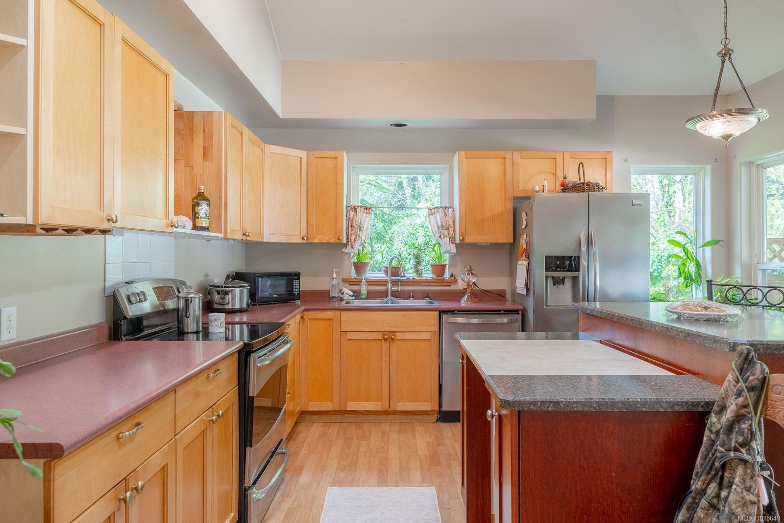 A-280 Binnacle Rd, Bamfield, BC - Indoor Photo Showing Kitchen With Double Sink