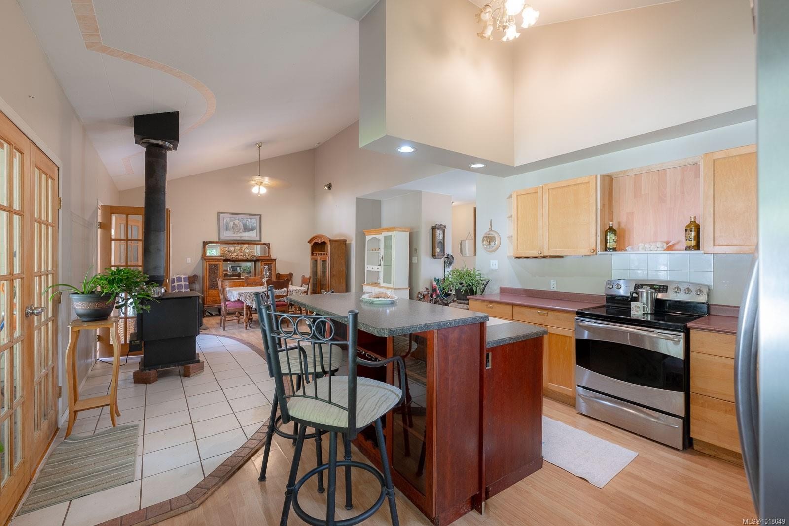 A-280 Binnacle Rd, Bamfield, BC - Indoor Photo Showing Kitchen