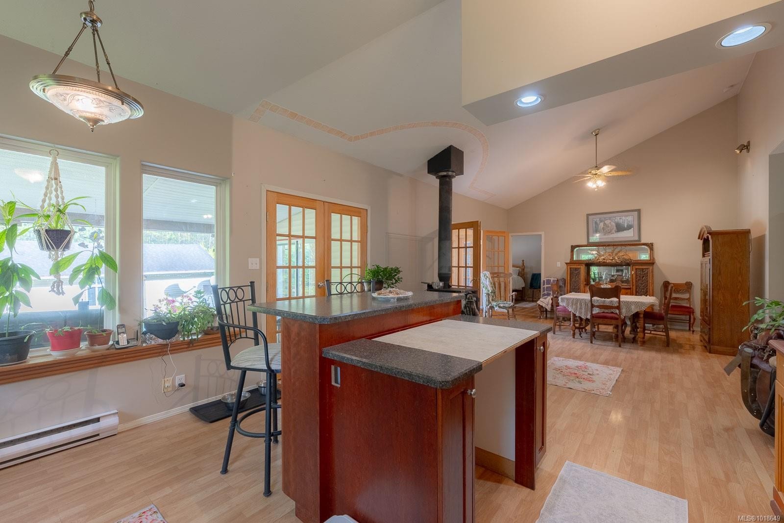 A-280 Binnacle Rd, Bamfield, BC - Indoor