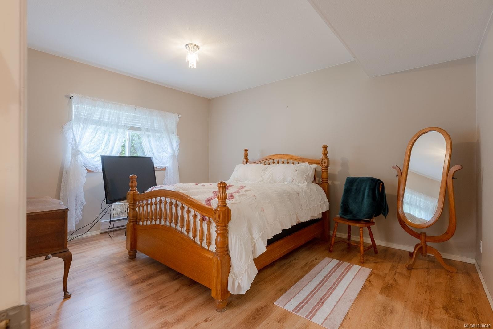A-280 Binnacle Rd, Bamfield, BC - Indoor Photo Showing Bedroom