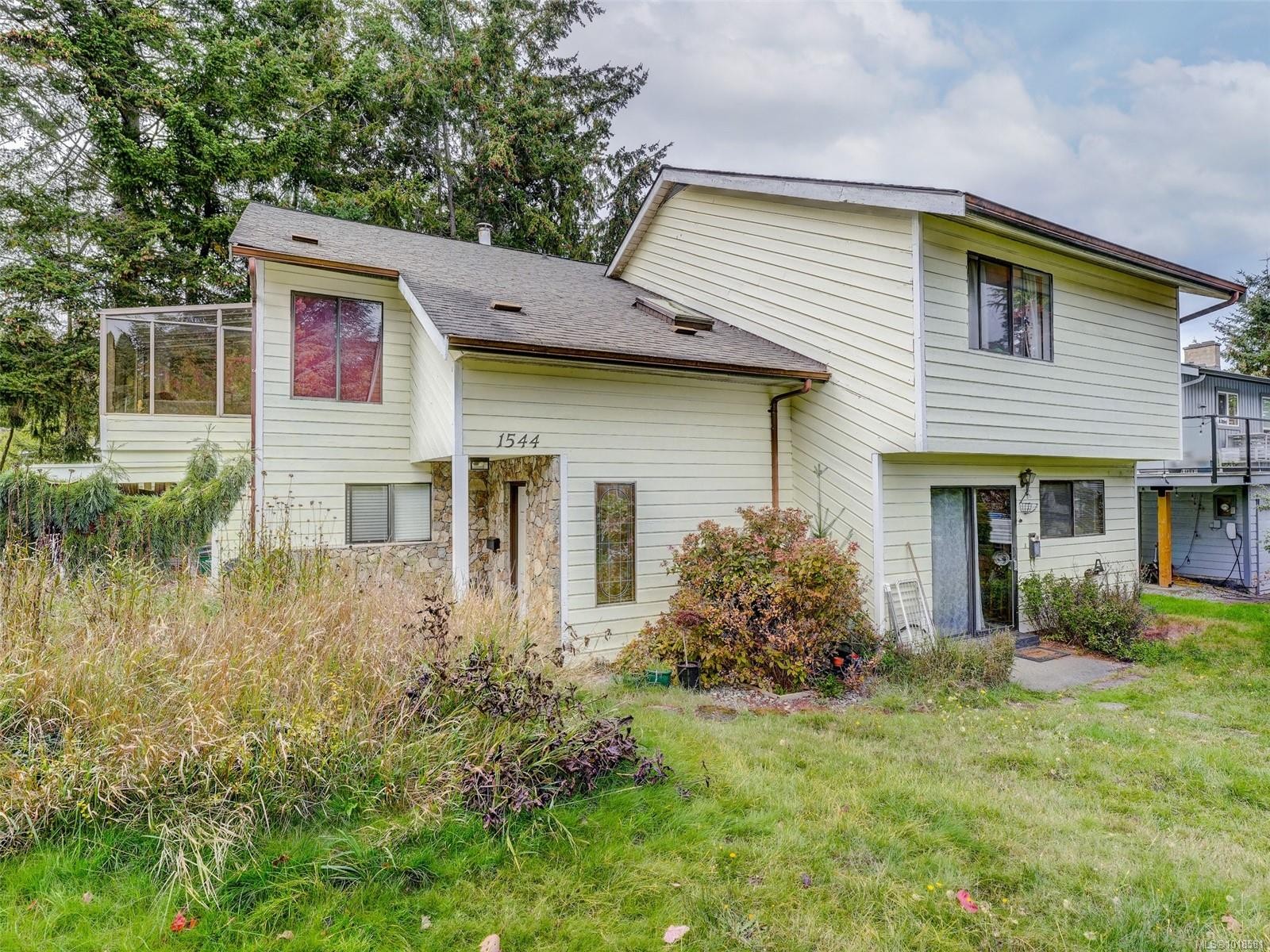 1544 Granada Cres, Saanich, BC