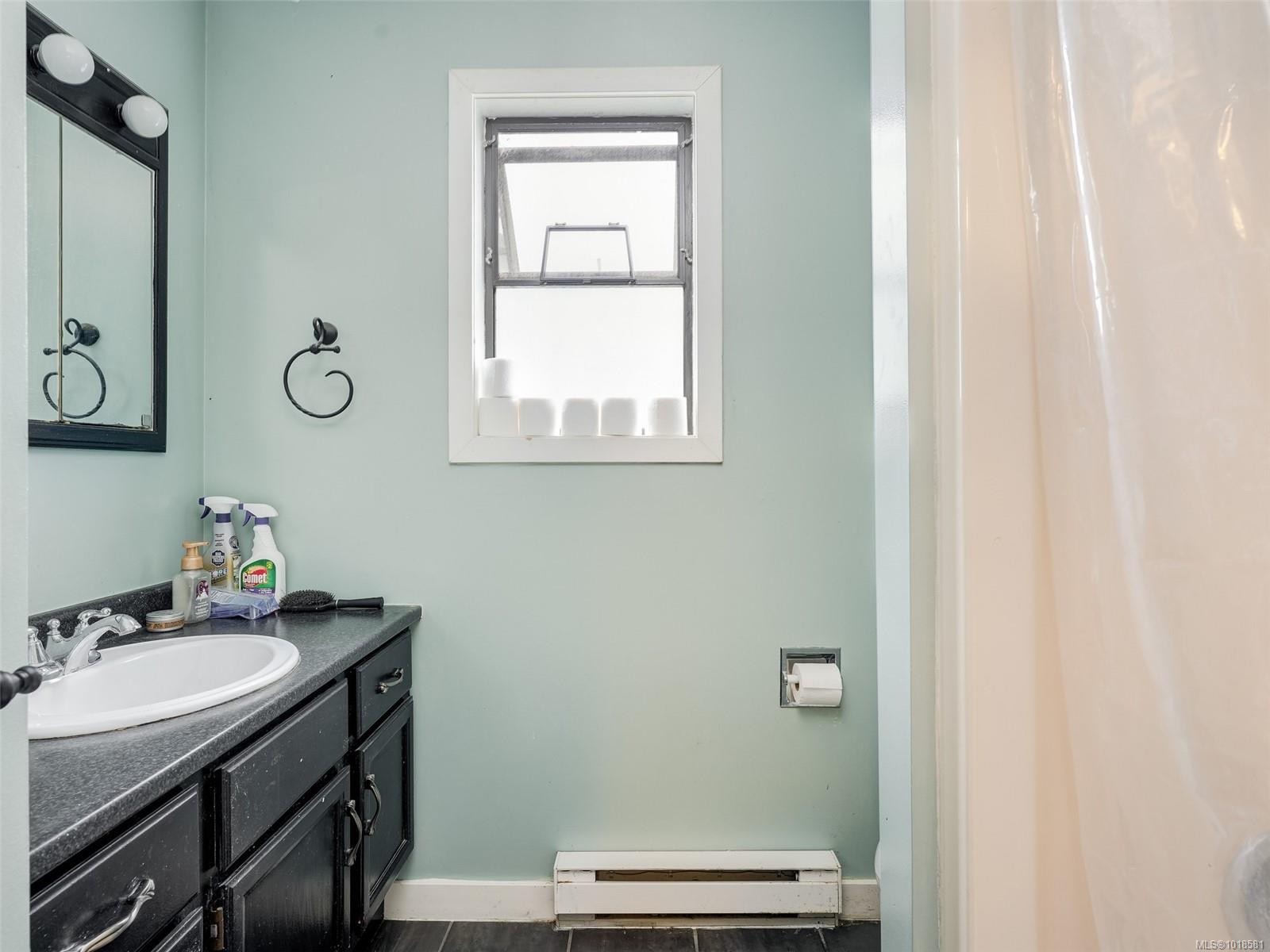 1544 Granada Cres, Saanich, BC