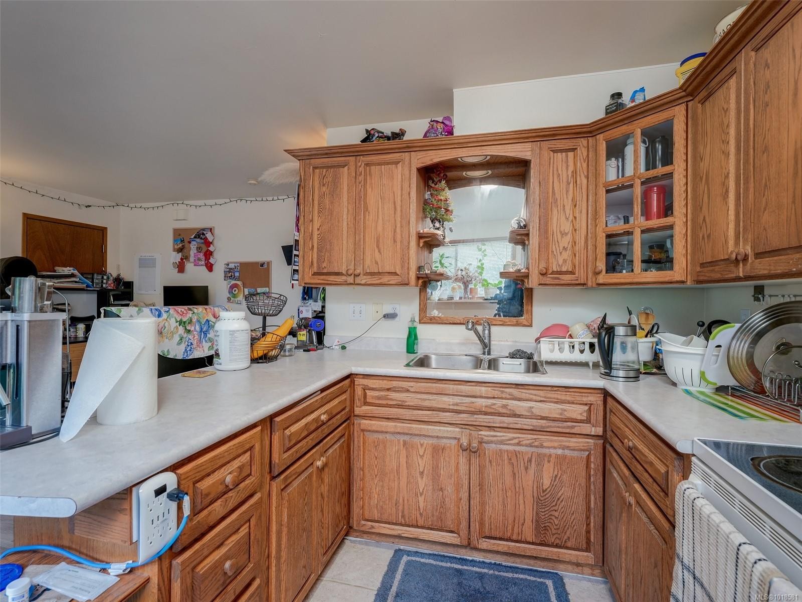 1544 Granada Cres, Saanich, BC