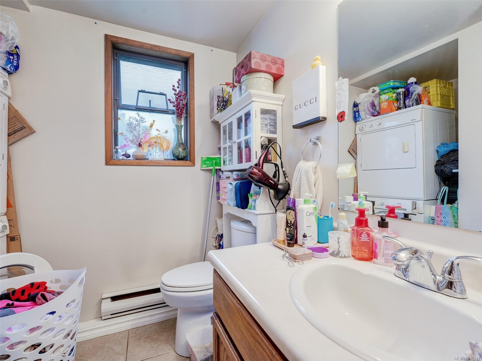 1544 Granada Cres, Saanich, BC