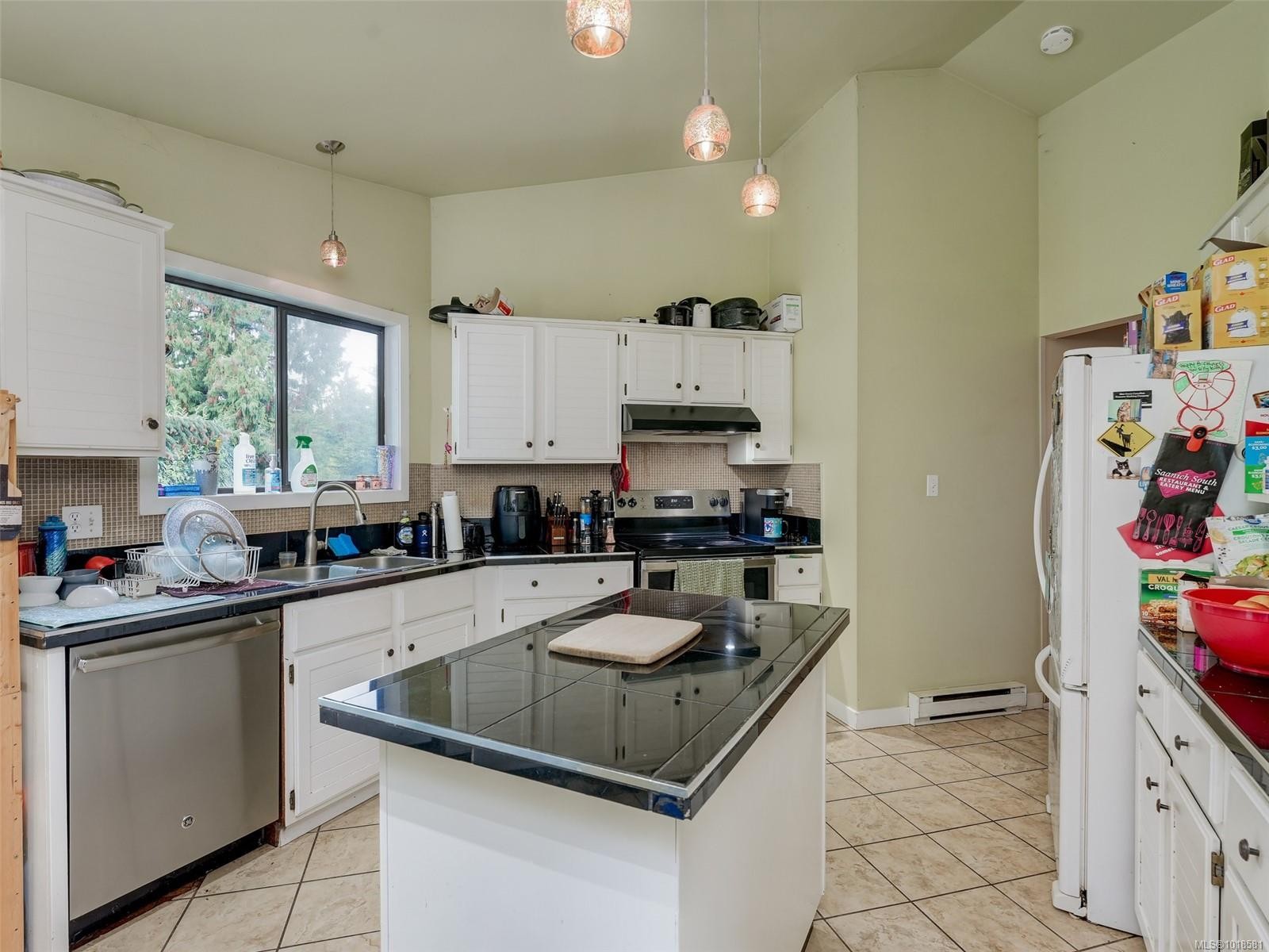 1544 Granada Cres, Saanich, BC