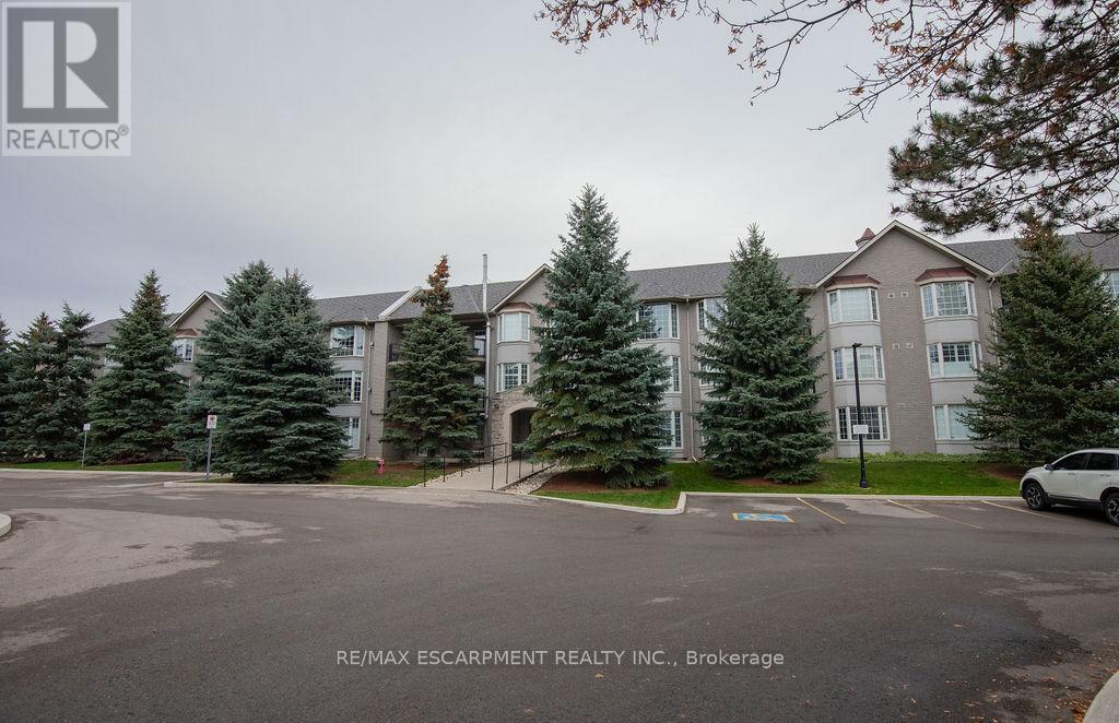 202 - 990 Golf Links Road, Hamilton, ON - Outdoor