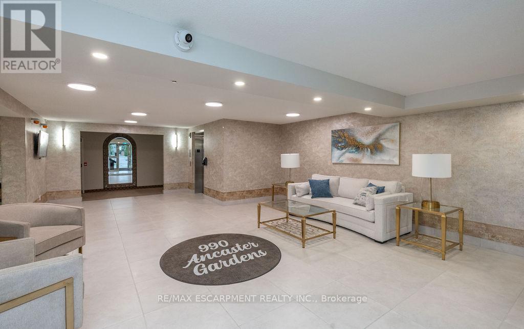 202 - 990 Golf Links Road, Hamilton, ON - Indoor