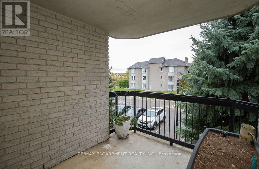 202 - 990 Golf Links Road, Hamilton, ON - Outdoor With Balcony With Exterior