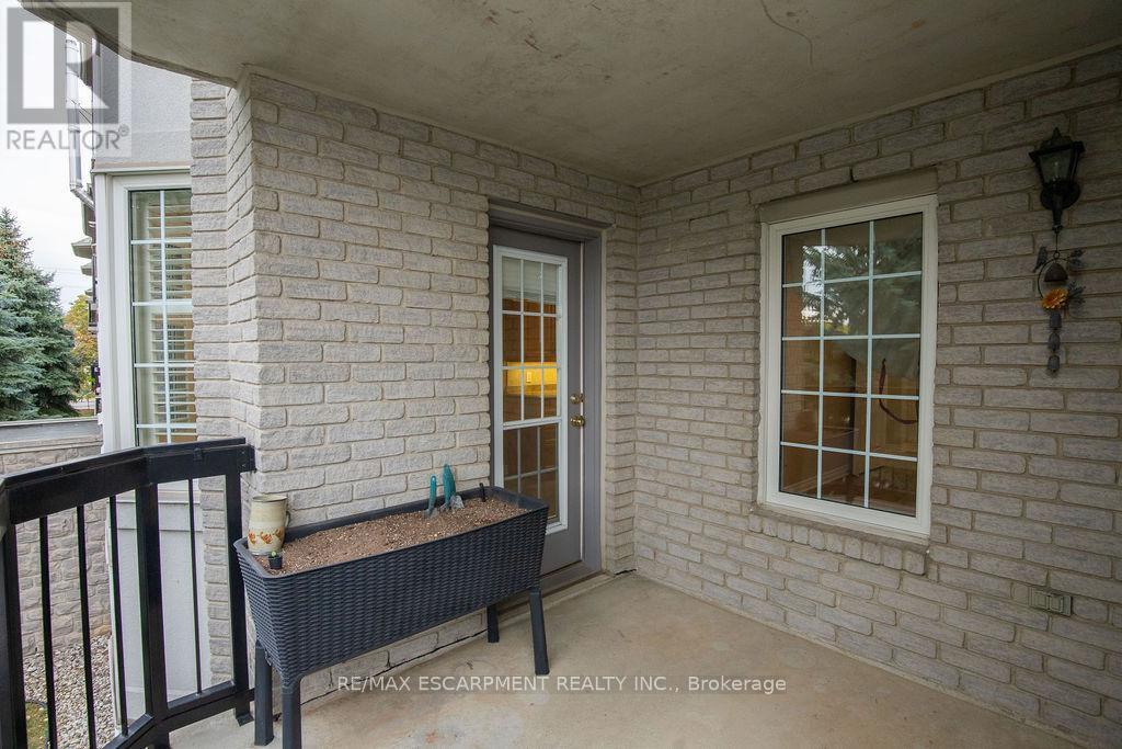 202 - 990 Golf Links Road, Hamilton, ON - Outdoor With Exterior