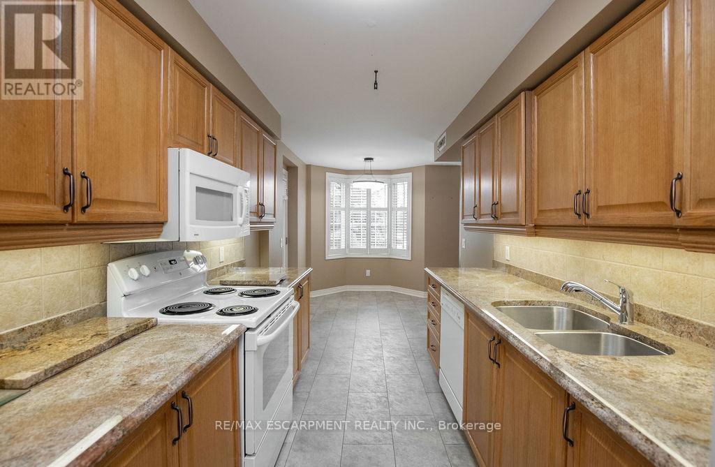 202 - 990 Golf Links Road, Hamilton, ON - Indoor Photo Showing Kitchen With Double Sink