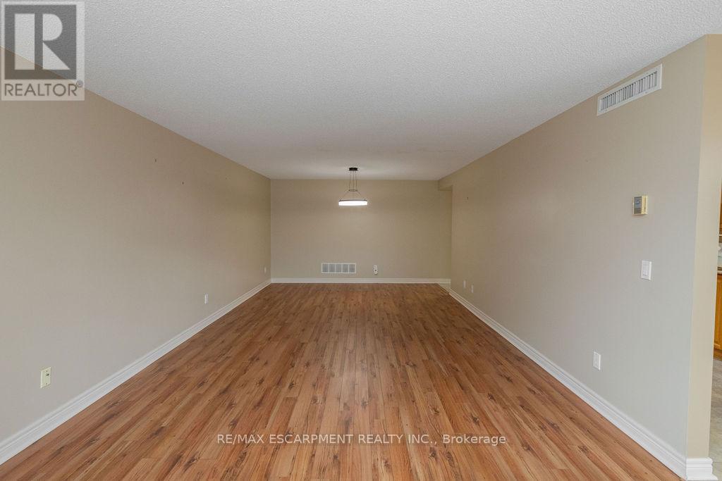 202 - 990 Golf Links Road, Hamilton, ON - Indoor Photo Showing Other Room