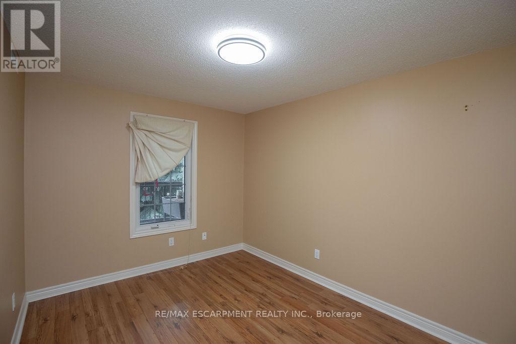 202 - 990 Golf Links Road, Hamilton, ON - Indoor Photo Showing Other Room