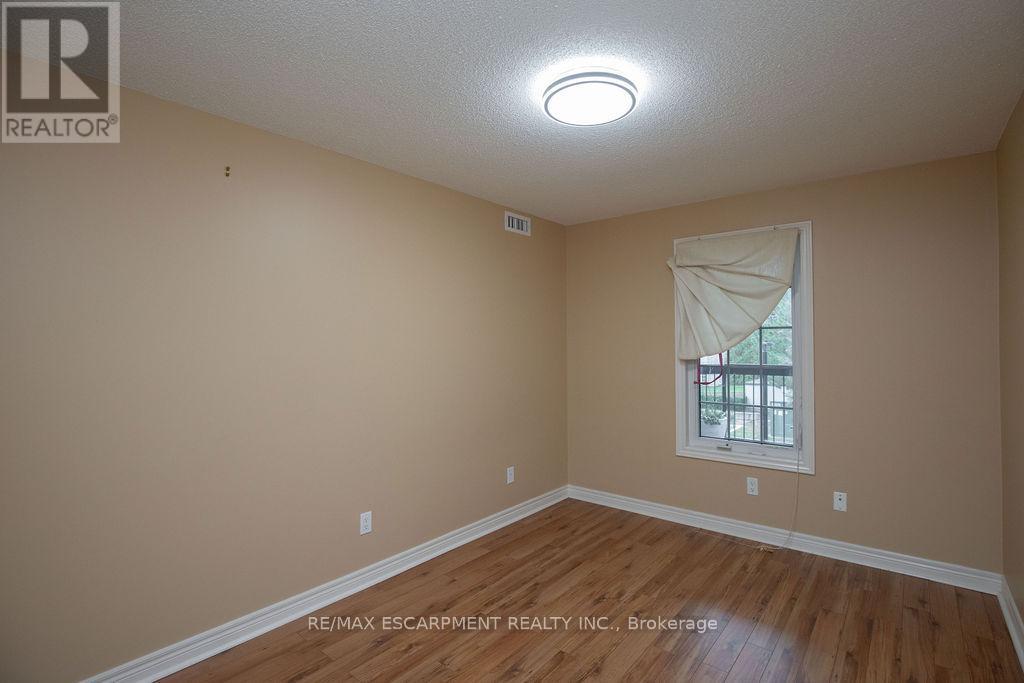 202 - 990 Golf Links Road, Hamilton, ON - Indoor Photo Showing Other Room