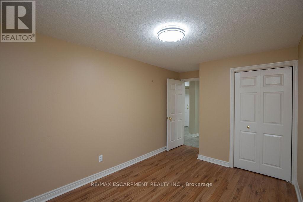 202 - 990 Golf Links Road, Hamilton, ON - Indoor Photo Showing Other Room