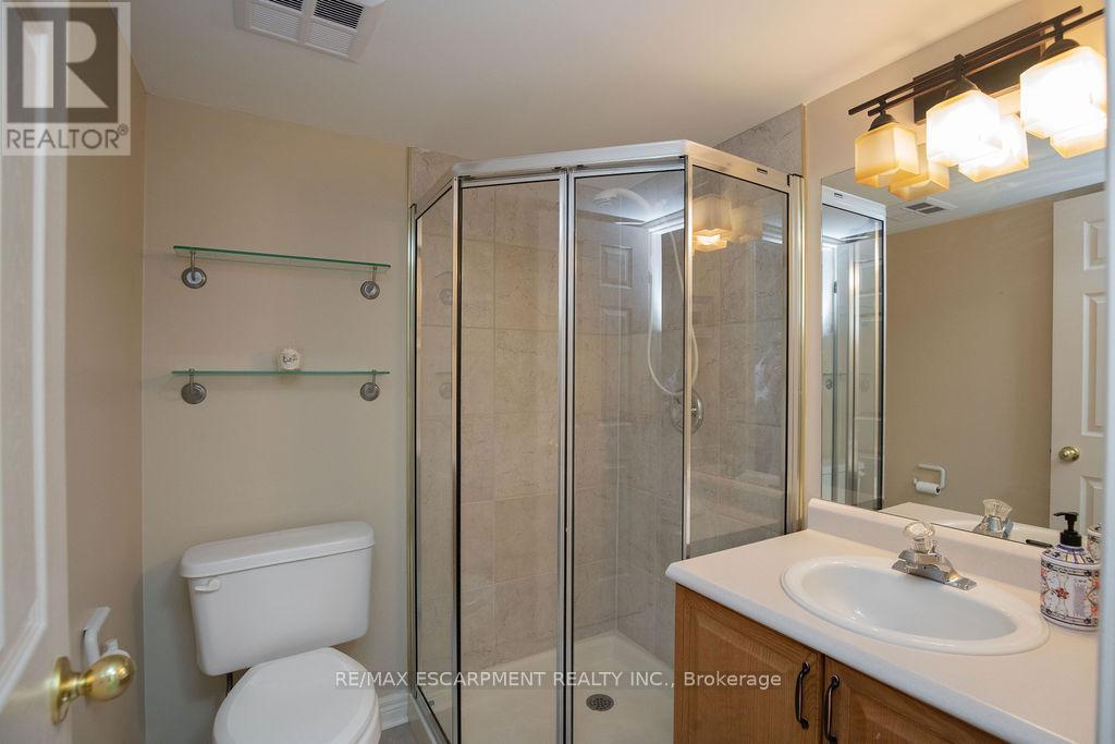 202 - 990 Golf Links Road, Hamilton, ON - Indoor Photo Showing Bathroom