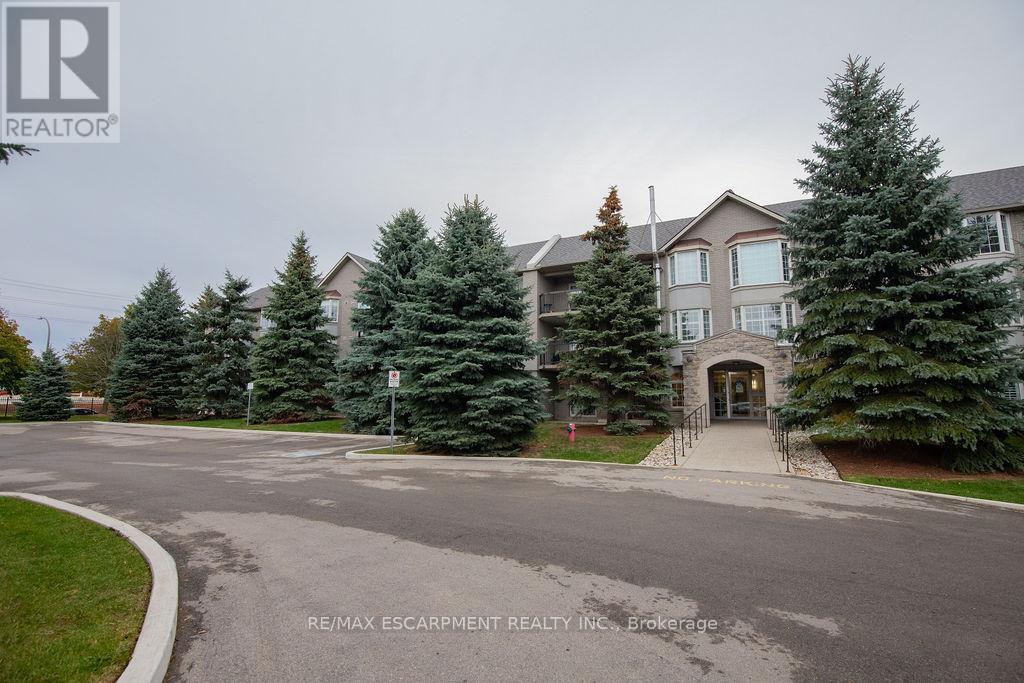 202 - 990 Golf Links Road, Hamilton, ON - Outdoor