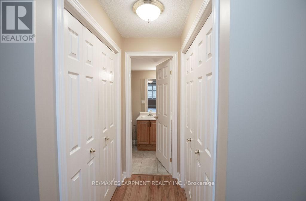 202 - 990 Golf Links Road, Hamilton, ON - Indoor Photo Showing Other Room