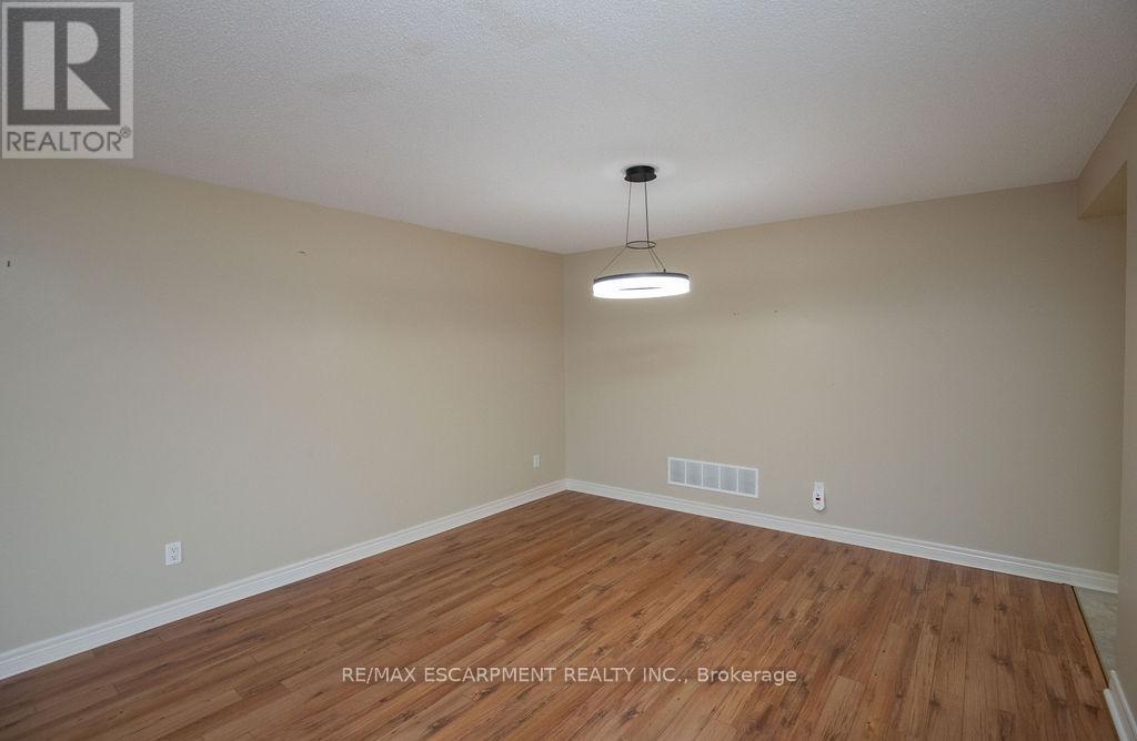 202 - 990 Golf Links Road, Hamilton, ON - Indoor Photo Showing Other Room