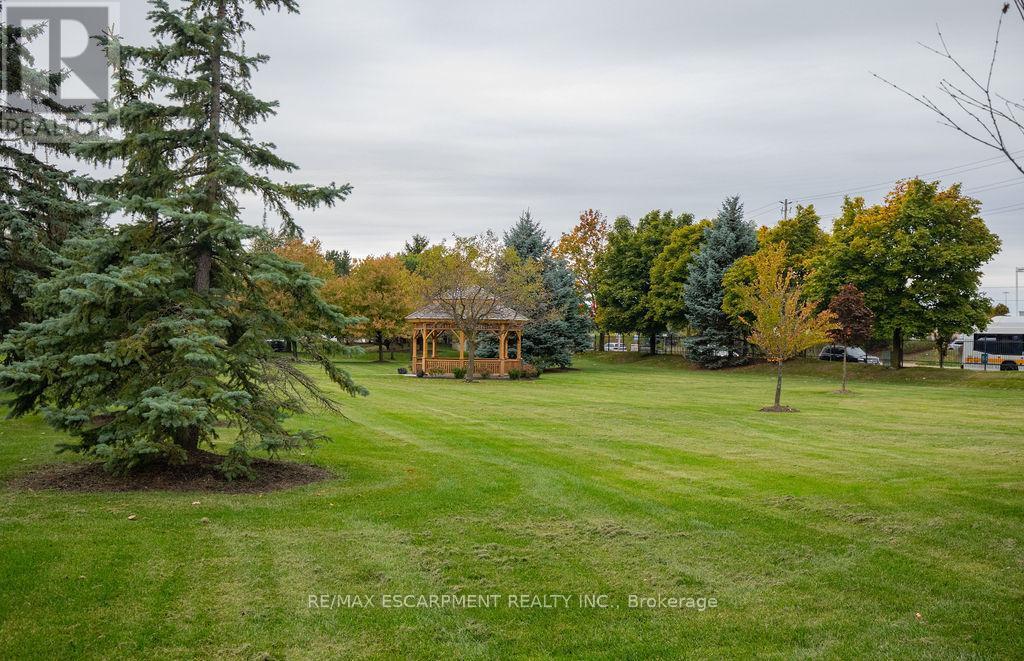 202 - 990 Golf Links Road, Hamilton, ON - Outdoor