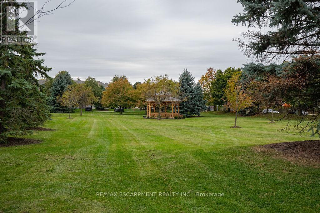 202 - 990 Golf Links Road, Hamilton, ON - Outdoor