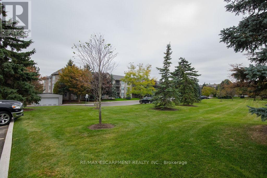 202 - 990 Golf Links Road, Hamilton, ON - Outdoor