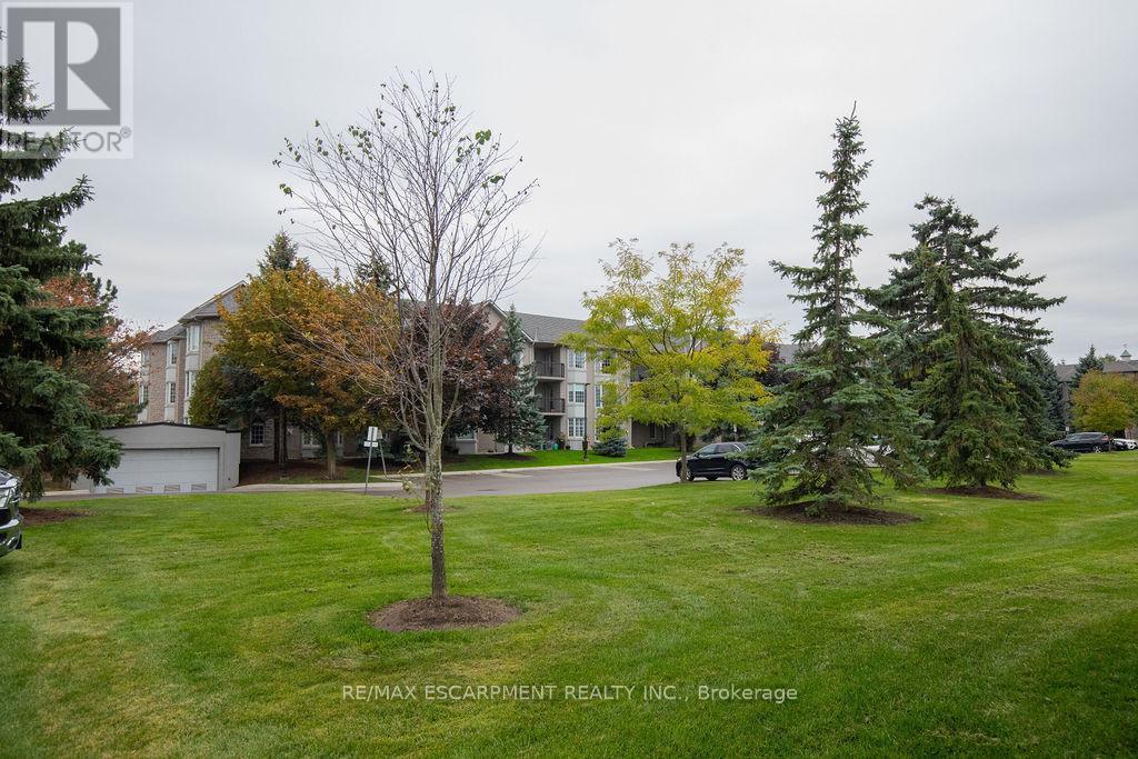 202 - 990 Golf Links Road, Hamilton, ON - Outdoor