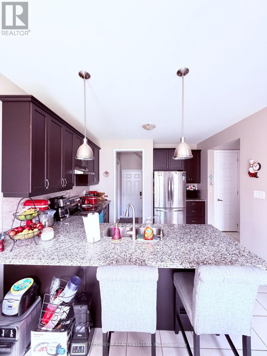 693 Doon South Drive, Kitchener, ON - Indoor Photo Showing Kitchen With Upgraded Kitchen