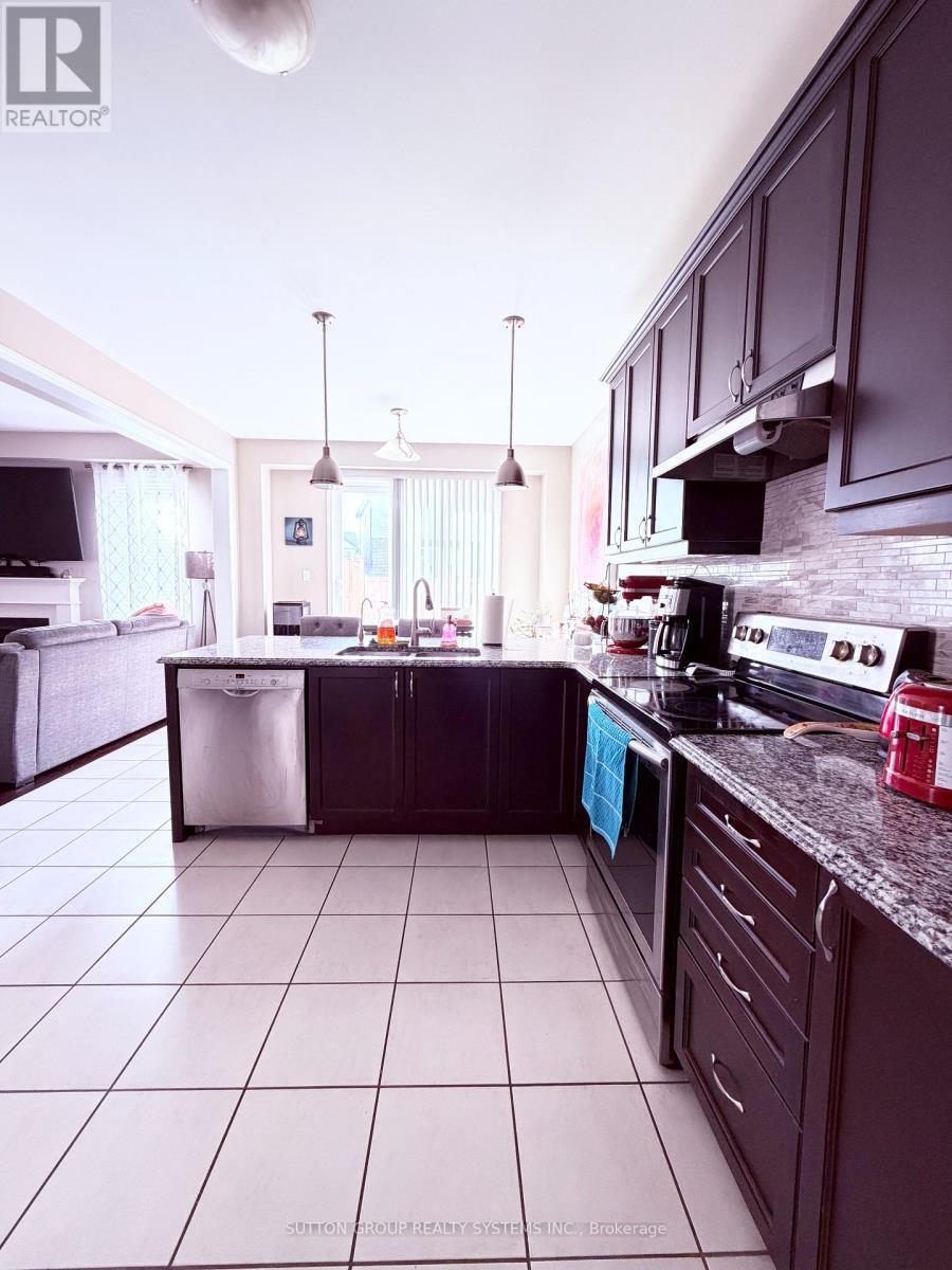 693 Doon South Drive, Kitchener, ON - Indoor Photo Showing Kitchen