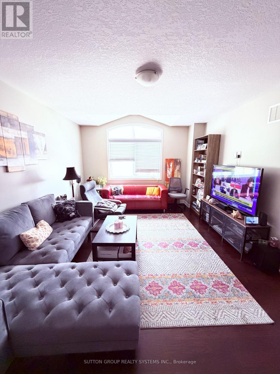 693 Doon South Drive, Kitchener, ON - Indoor Photo Showing Living Room