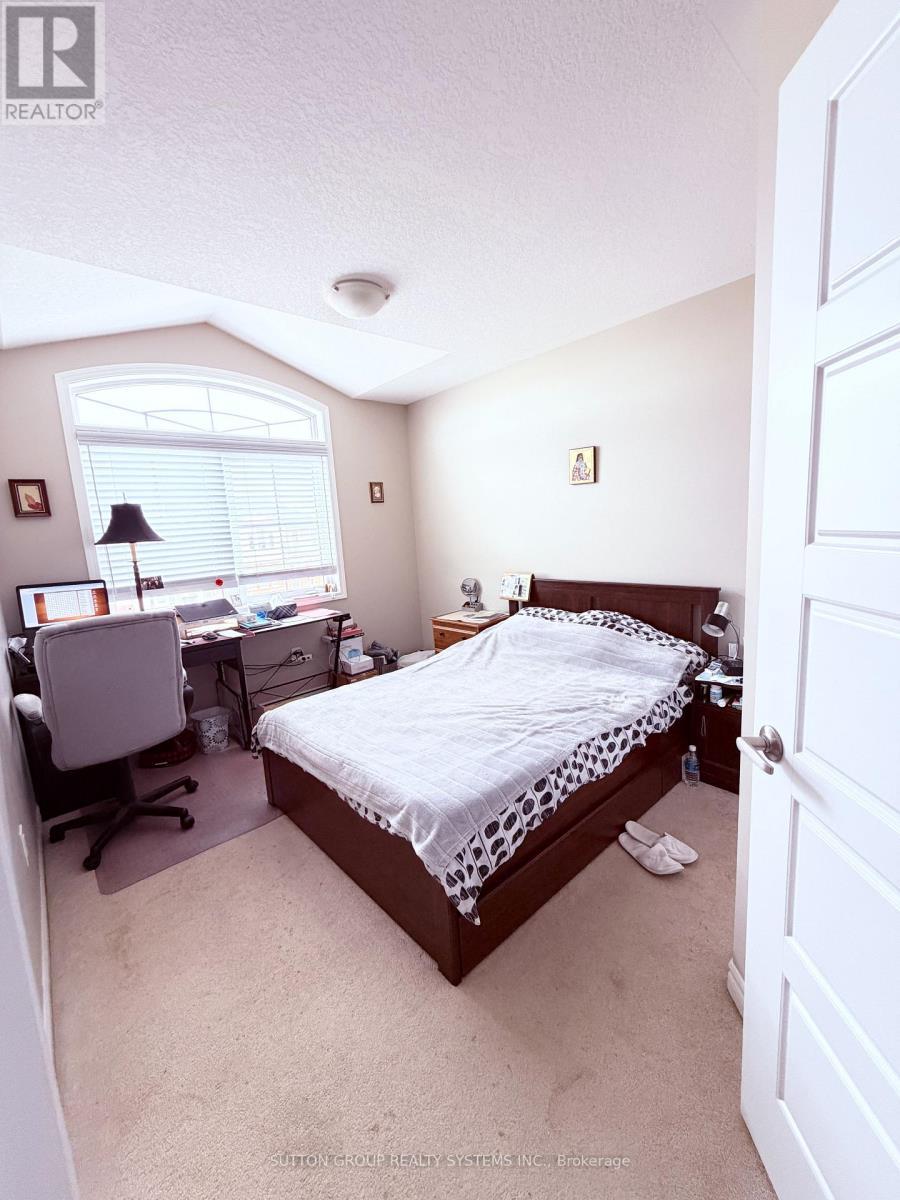 693 Doon South Drive, Kitchener, ON - Indoor Photo Showing Bedroom