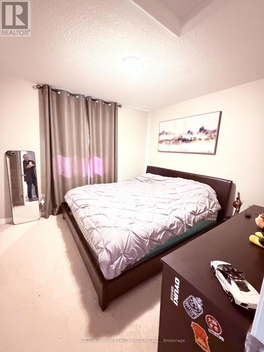 693 Doon South Drive, Kitchener, ON - Indoor Photo Showing Bedroom