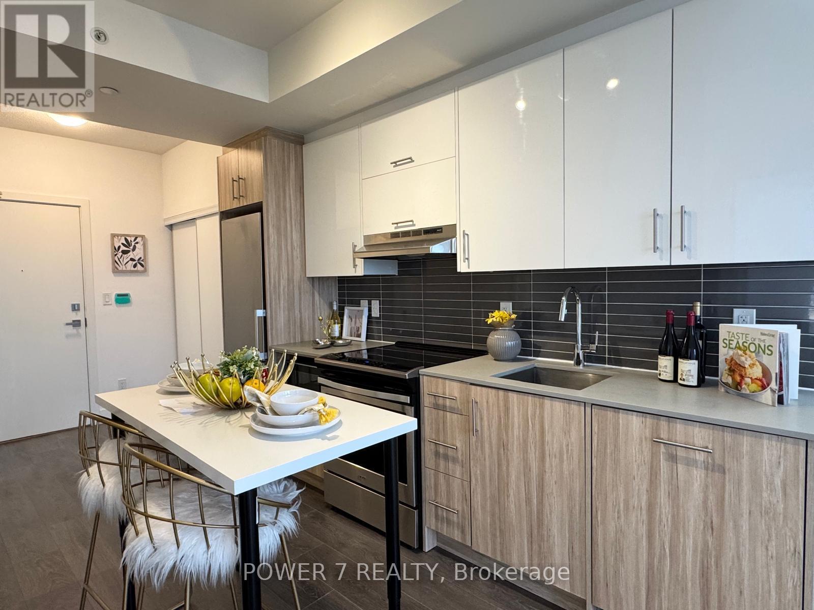 1705 - 180 Fairview Mall Drive, Toronto, ON - Indoor Photo Showing Kitchen With Upgraded Kitchen