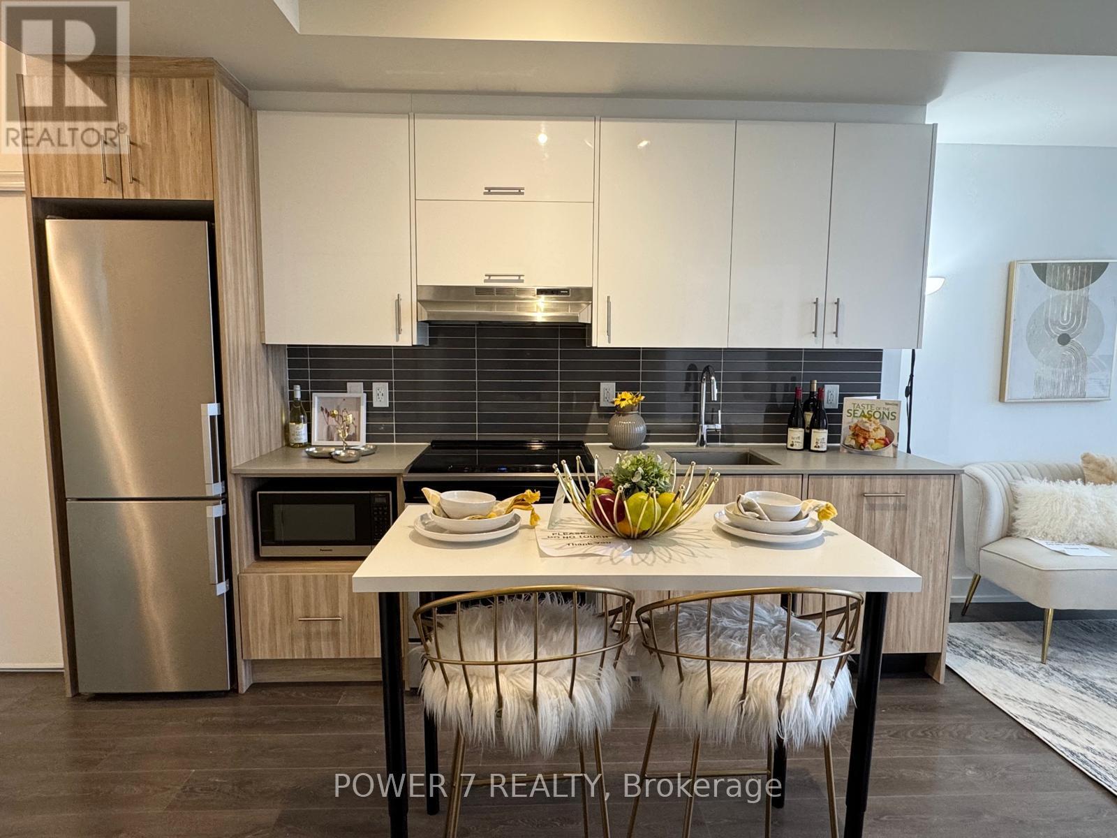1705 - 180 Fairview Mall Drive, Toronto, ON - Indoor Photo Showing Kitchen