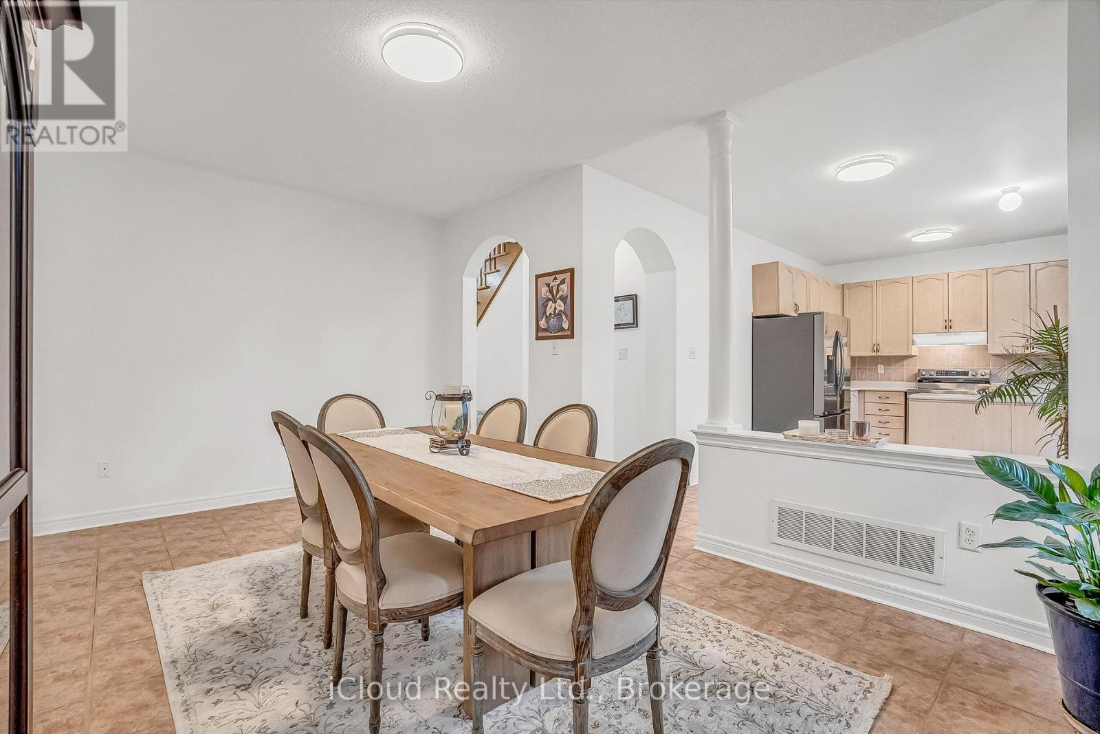 18 Daiseyfield Crescent, Vaughan, ON - Indoor Photo Showing Dining Room
