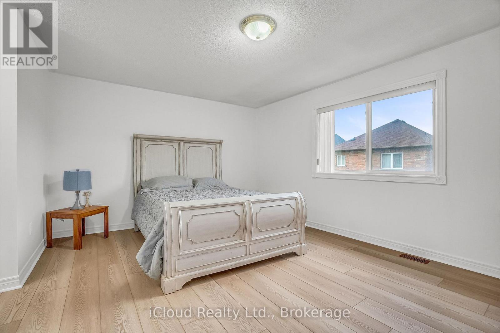 18 Daiseyfield Crescent, Vaughan, ON - Indoor Photo Showing Bedroom