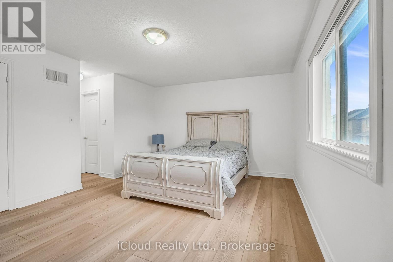 18 Daiseyfield Crescent, Vaughan, ON - Indoor Photo Showing Bedroom