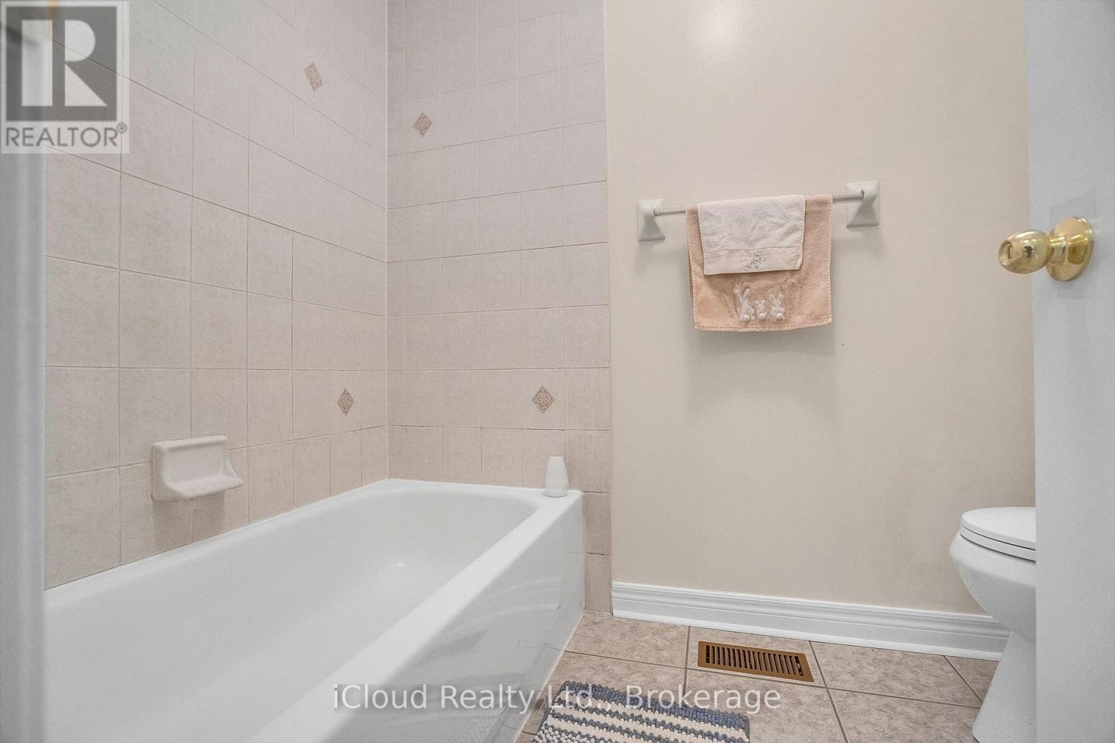 18 Daiseyfield Crescent, Vaughan, ON - Indoor Photo Showing Bathroom