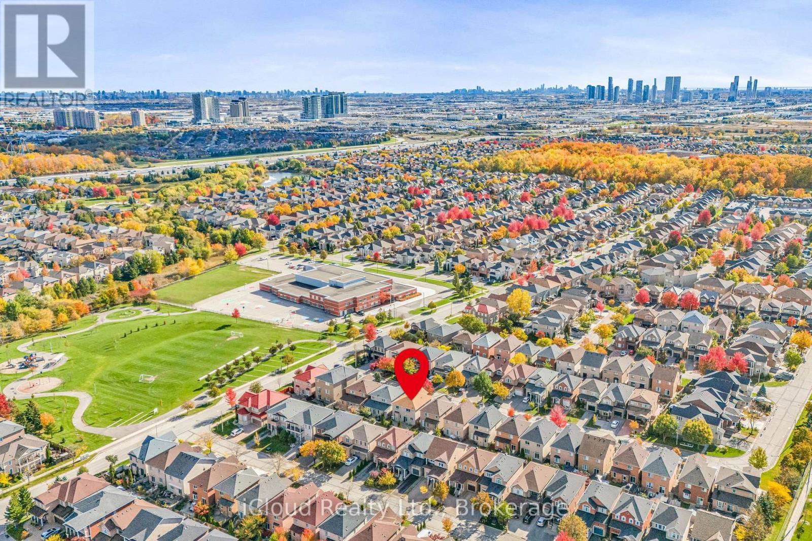 18 Daiseyfield Crescent, Vaughan, ON - Outdoor With View