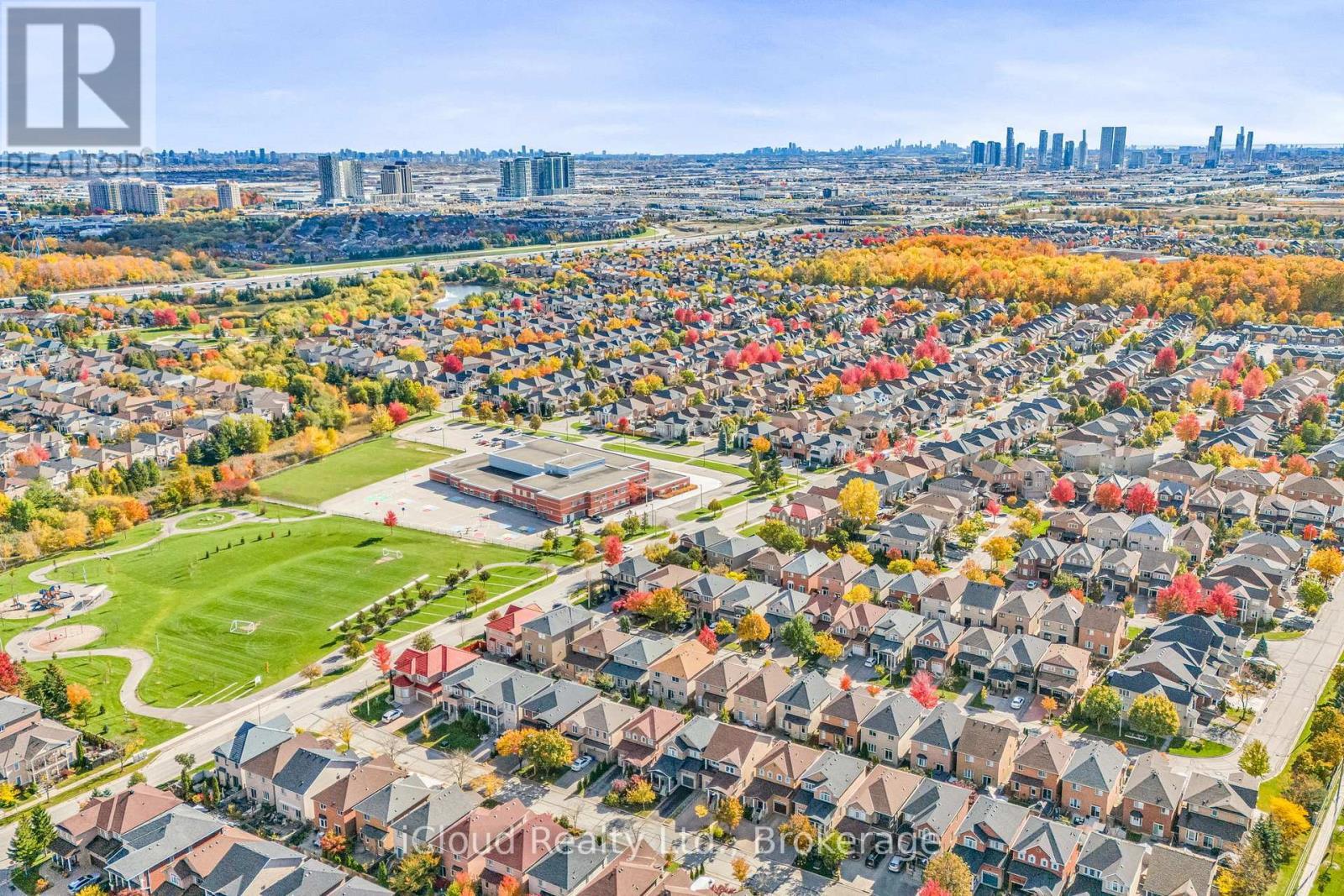 18 Daiseyfield Crescent, Vaughan, ON - Outdoor With View