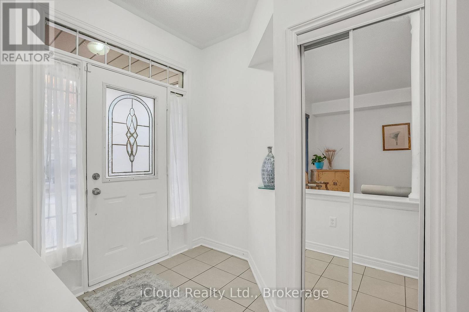 18 Daiseyfield Crescent, Vaughan, ON - Indoor Photo Showing Other Room