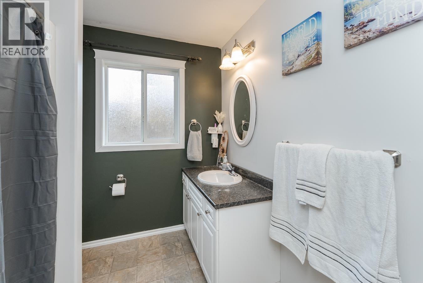 8311 Flamingo Road, Prince George, BC - Indoor Photo Showing Bathroom