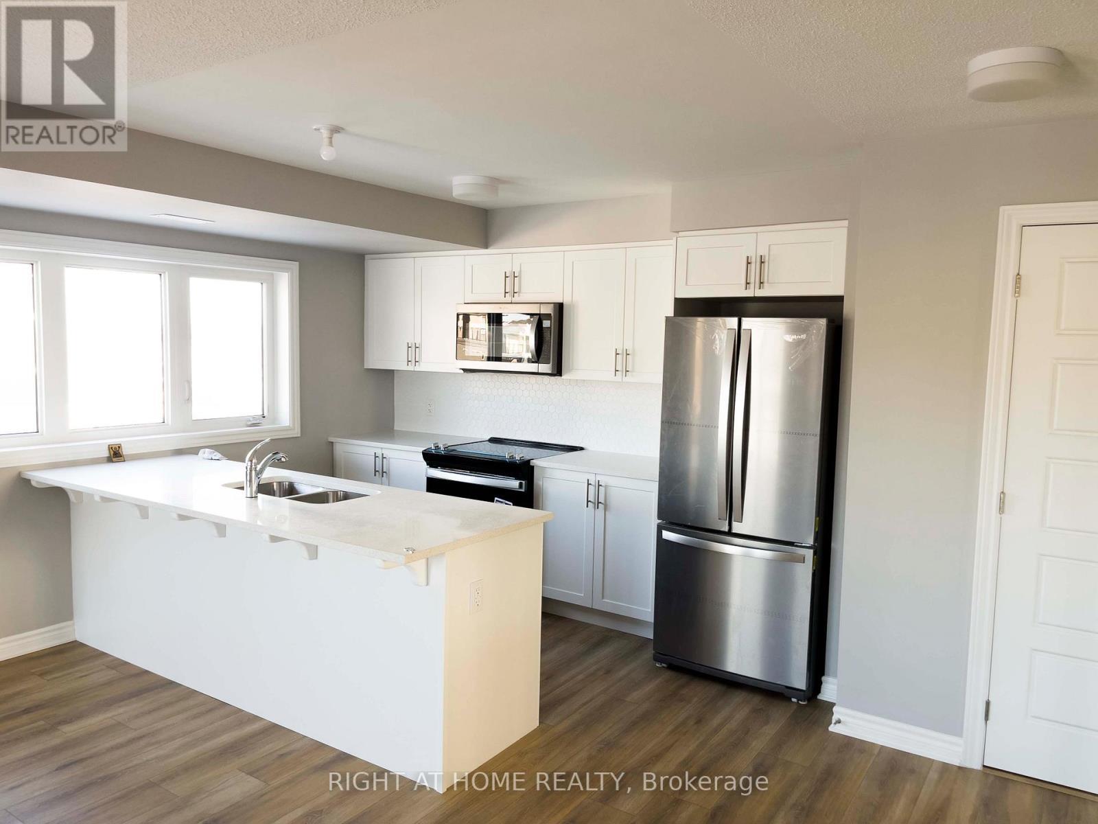 712 Lapland Private, Ottawa, ON - Indoor Photo Showing Kitchen With Stainless Steel Kitchen With Double Sink