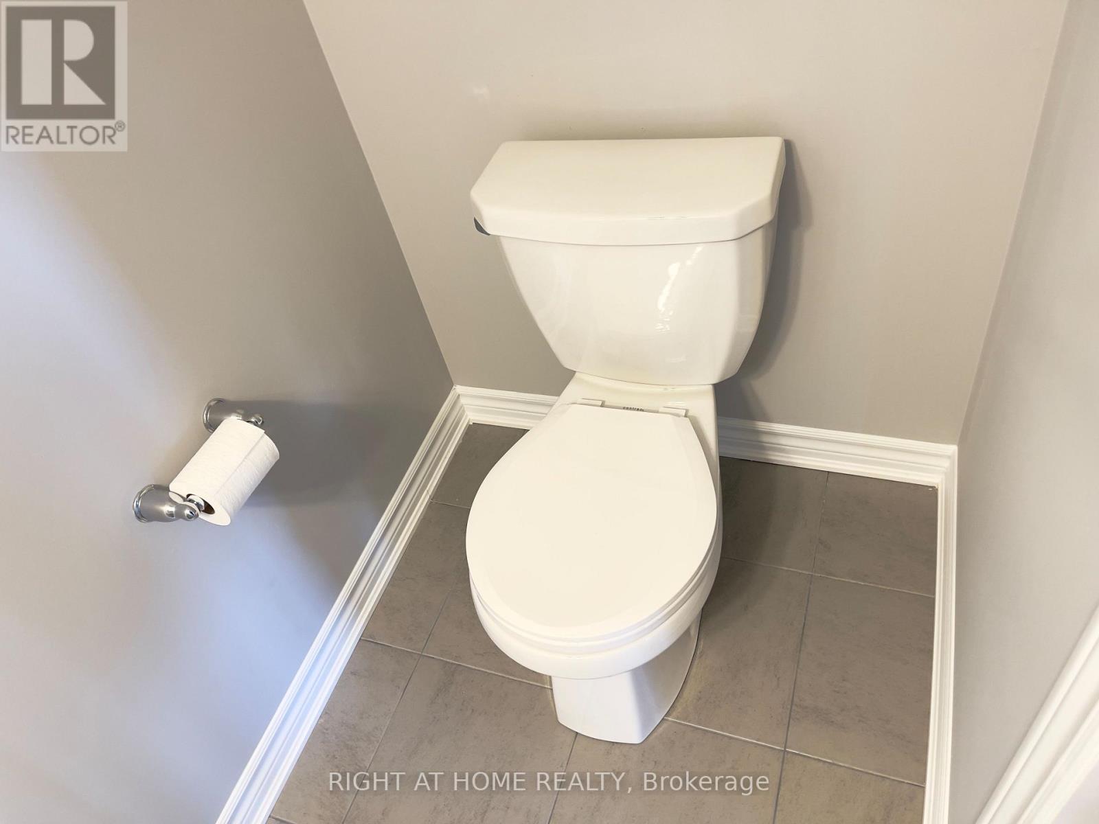 712 Lapland Private, Ottawa, ON - Indoor Photo Showing Bathroom